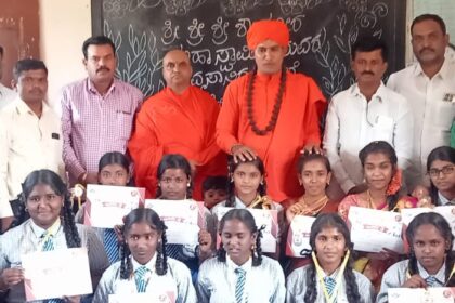 ತಿಗಳರಪಾಳ್ಯದ ಜೆ.ಬಿ ಕಾವಲ್ ಪ್ರೌಢ ಶಾಲಾ ವಾರ್ಷಿಕೋತ್ಸವ, ವಿದ್ಯಾರ್ಥಿಗಳ ಬೀಳ್ಕೊಡುವ ಸಂಬ್ರಮ