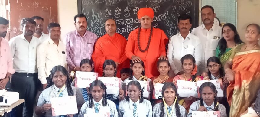 ತಿಗಳರಪಾಳ್ಯದ ಜೆ.ಬಿ ಕಾವಲ್ ಪ್ರೌಢ ಶಾಲಾ ವಾರ್ಷಿಕೋತ್ಸವ, ವಿದ್ಯಾರ್ಥಿಗಳ ಬೀಳ್ಕೊಡುವ ಸಂಬ್ರಮ