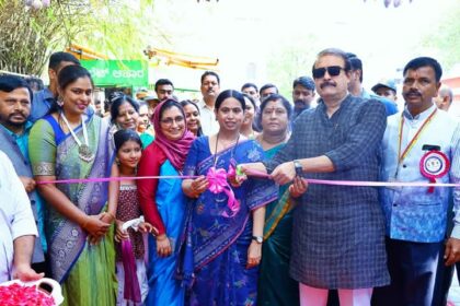 ವಸ್ತು ಪ್ರದರ್ಶನ, ಸ್ವಾಸ್ಥ್ಯ ಬಂಡಿ ವಾಹನ ಹಾಗೂ ಮಾರಾಟ ಮಳಿಗೆಗಳಿಗೆ ಚಾಲನೆ ನೀಡಿದ: ಲಕ್ಷ್ಮಿ ಹೆಬ್ಬಾಳ್ಕರ್