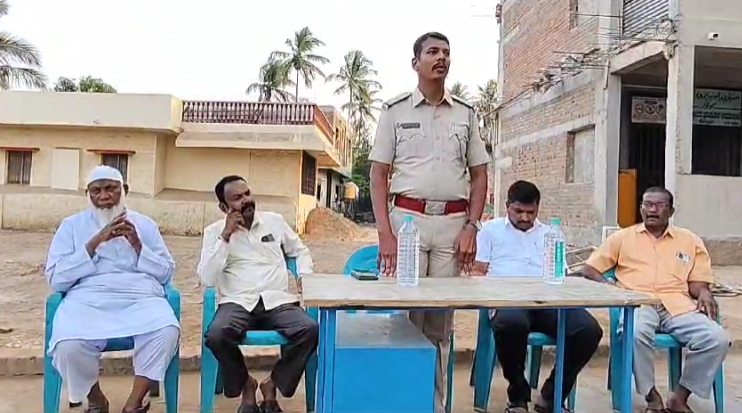 ಕಾನೂನಿನ ನಿಯಮ ಪಾಲಿಸುತ್ತ ಹಬ್ಬಗಳನ್ನು ಅರ್ಥಪೂರ್ಣವಾಗಿ ಆಚರಿಸಬೇಕು : PSI ಕಿರಣ ಮೊಹಿತೆ