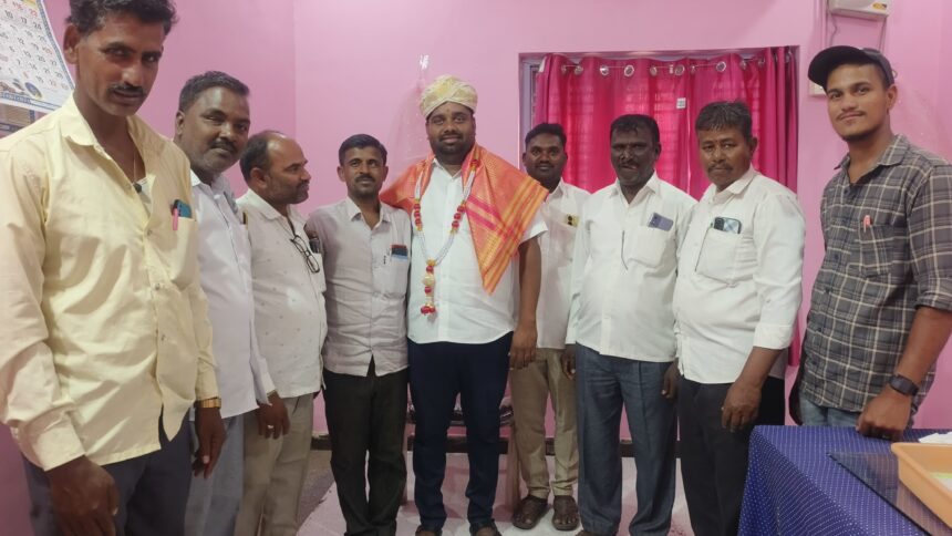 ದಲಿತ ಸಂಘರ್ಷ ಸಮಿತಿ ವತಿಯಿಂದ ಕೆಡಿಪಿ ಗೆ ನೂತನ ಸದಸ್ಯ ರಾಘವೇಂದ್ರ ಎನ್. ಕುದುರಿ ಸನ್ಮಾನ.. ದಲಿತ ಸಂಘರ್ಷ ಸಮಿತಿ ವತಿಯಿಂದ ಕೆಡಿಪಿ ಗೆ ನೂತನ ಸದಸ್ಯ ರಾಘವೇಂದ್ರ ಎನ್. ಕುದುರಿ ಸನ್ಮಾನ..