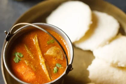 ಇಡ್ಲಿ ಸಾಂಬಾರನಲ್ಲಿ ಜಿರಳೆ: ಹೊಟೇಲ್ ಗೆ ಬೀಗ