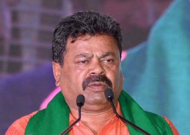 ಯಾರೇ ಏನೇ ಹೇಳಿದರೂ ವೀರಶೈವ ಲಿಂಗಾಯತ ಸಭೆ ನಡೆಸುತ್ತೇವೆ : ರೇಣುಕಾಚಾರ್ಯ ಯಾರೇ ಏನೇ ಹೇಳಿದರೂ ವೀರಶೈವ ಲಿಂಗಾಯತ ಸಭೆ ನಡೆಸುತ್ತೇವೆ : ರೇಣುಕಾಚಾರ್ಯ