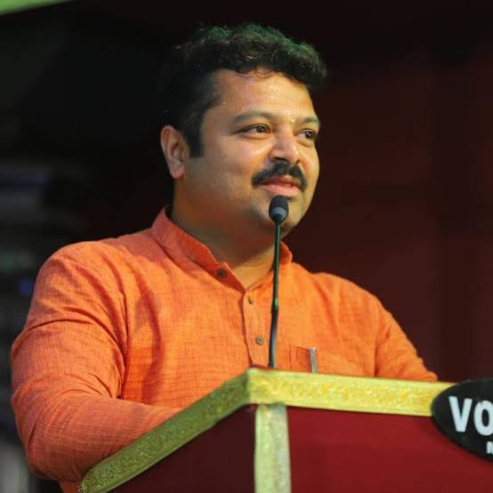 ಅನ್ಯಧರ್ಮದ ಯುವತಿಯರನ್ನು ಪ್ರೀತಿಸಿ ಮದುವೆಯಾಗಿ : ಚಕ್ರವರ್ತಿ ಸೂಲಿಬೆಲೆ ಅನ್ಯಧರ್ಮದ ಯುವತಿಯರನ್ನು ಪ್ರೀತಿಸಿ ಮದುವೆಯಾಗಿ : ಚಕ್ರವರ್ತಿ ಸೂಲಿಬೆಲೆ