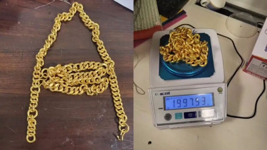 ನಟಿ ರನ್ಯಾ ರಾವ್ ಅರೆಸ್ಟ್ ಬೆನ್ನಲ್ಲೇ ಚಿನ್ನ ಸಾಗಾಟ ಮಾಡುತ್ತಿದ್ದ ಮತ್ತೋರ್ವ ಅರೆಸ್ಟ್ ನಟಿ ರನ್ಯಾ ರಾವ್ ಅರೆಸ್ಟ್ ಬೆನ್ನಲ್ಲೇ ಚಿನ್ನ ಸಾಗಾಟ ಮಾಡುತ್ತಿದ್ದ ಮತ್ತೋರ್ವ ಅರೆಸ್ಟ್