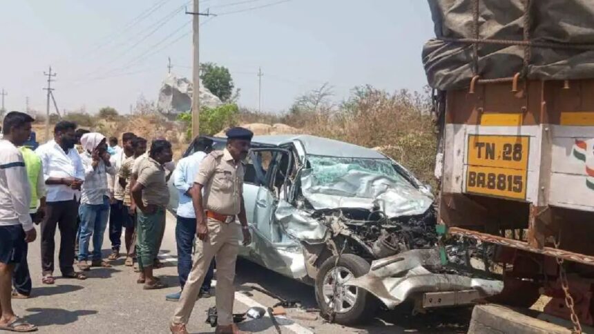 ಭೀಕರ ರಸ್ತೆ ಅಪಘಾತ : ಐವರು ಸ್ಥಳದಲ್ಲೇ ಸಾವು ಭೀಕರ ರಸ್ತೆ ಅಪಘಾತ : ಐವರು ಸ್ಥಳದಲ್ಲೇ ಸಾವು