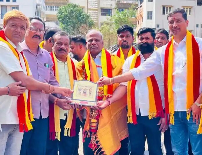 ಮರಾಠಿ ಗುಂಡಾಗೆ ಬೆದರದೆ ಕನ್ನಡ ಮಾತನಾಡಿ ಧೈರ್ಯ ಪ್ರದರ್ಶಿಸಿದ ಪಿಡಿಓ ಗೆ ಸನ್ಮಾನ