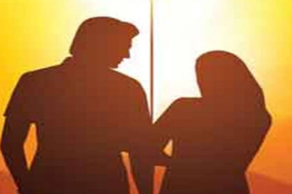 ನಾಲ್ಕು ಮಕ್ಕಳ ಮಹಿಳೆ ಅಳಿಯನ ತಂದೆ ಜೊತೆ ಪರಾರಿ