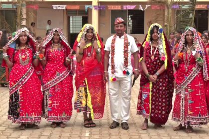 ಹಾವೇರಿಯಲ್ಲಿ ಜಾನಪದ ಉತ್ಸವ ಸಂಭ್ರಮ: ವಿವಿಧ ವೇಷಭೂಷಣದಲ್ಲಿ ಮಿಂಚಿದ ವನಿತೆಯರು