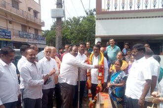 ಶೆಟ್ಟಿಹಳ್ಳಿ ವಾರ್ಡಿನ ಕೃಷ್ಣನಗರ ಮತ್ತು ಆದರ್ಶ ನಗರ ರಸ್ತೆಗಳಿಗೆ ಡಾಂಬರೀಕರಣ ಕಾಮಗಾರಿಗೆ ಚಾಲನೆ : ಶಾಸಕ ಎಸ್ ಮುನಿರಾಜು