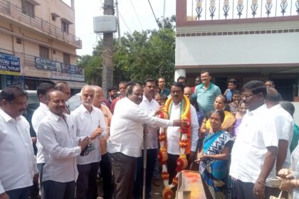 ಶೆಟ್ಟಿಹಳ್ಳಿ ವಾರ್ಡಿನ ಕೃಷ್ಣನಗರ ಮತ್ತು ಆದರ್ಶ ನಗರ ರಸ್ತೆಗಳಿಗೆ ಡಾಂಬರೀಕರಣ ಕಾಮಗಾರಿಗೆ ಚಾಲನೆ : ಶಾಸಕ ಎಸ್ ಮುನಿರಾಜು