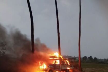 ಸಿಡಿಲಿನಿಂದಾಗಿ ಹೊತ್ತಿ ಉರಿದ ಬುಲೆರೋ