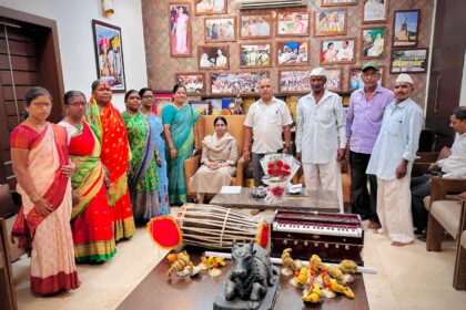 ಭಜನೆ ಸಲಕರಣೆ ವಿತರಿಸಿದ ಸಚಿವೆ ಲಕ್ಷ್ಮೀ ಹೆಬ್ಬಾಳಕರ್