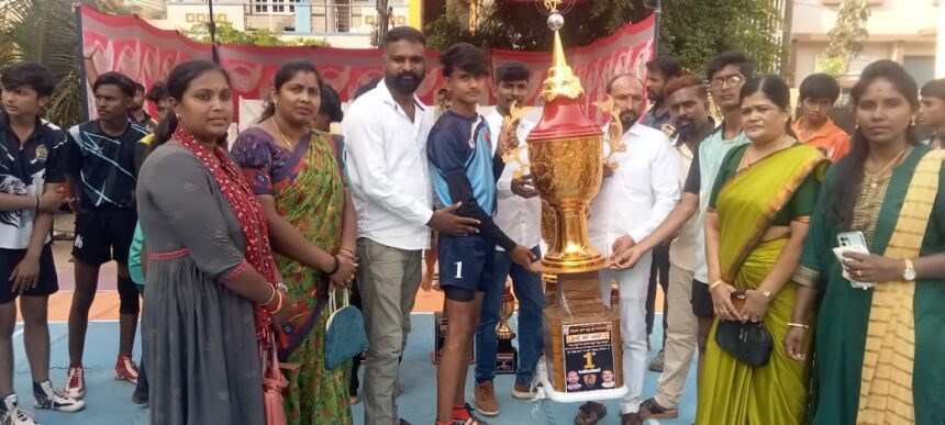 ಬಡವರ ಪಾಲಿನ ಆಶ್ರಯದಾತ ಹರೀಶ್ ಗೌಡ್ರು ಬಡವರ ಪಾಲಿನ ಆಶ್ರಯದಾತ ಹರೀಶ್ ಗೌಡ್ರು