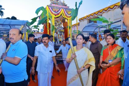 ಮಾದಪ್ಪನ ಉತ್ಸವವನ್ನು ಕಣ್ತುಂಬಿಕೊಂಡ ಸಚಿವೆ ಲಕ್ಷ್ಮೀ ಹೆಬ್ಬಾಳಕರ್