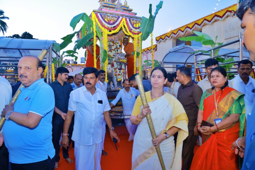 ಮಾದಪ್ಪನ ಉತ್ಸವವನ್ನು ಕಣ್ತುಂಬಿಕೊಂಡ ಸಚಿವೆ ಲಕ್ಷ್ಮೀ ಹೆಬ್ಬಾಳಕರ್