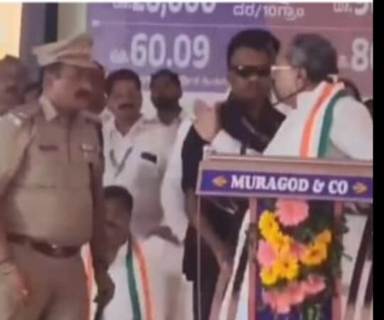 ಏಡಿಷನಲ್ ಎಸ್ಪಿ ಮೇಲೆ ಕೈ ಎತ್ತಿದ ಸಿಎಂ ಸಿದ್ದರಾಮಯ್ಯ