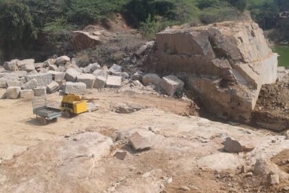 ರಾಯಚೂರಿನಲ್ಲಿ ಗ್ರಾನೈಟ್ ಗಣಿಯಲ್ಲಿ ಸಿಡಿಮದ್ದು ಸ್ಫೋಟ.  ಓರ್ವ ಕಾರ್ಮಿಕ ಸ್ಥಳದಲ್ಲೇ ಸಾವು, ಮತ್ತೊಬ್ಬ ಕಾರ್ಮಿನಿಗೆ ಗಂಭೀರ ಗಾಯ.