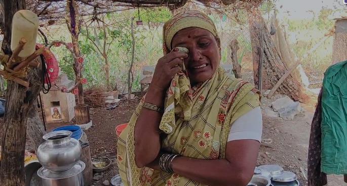 ಕರೆಂಟ್ ಇಲ್ಲದೆ ಕಣ್ಣೀರು ಇಡುತ್ತಿರುವ ಕಕಮರಿ ಗ್ರಾಮಸ್ಥರು