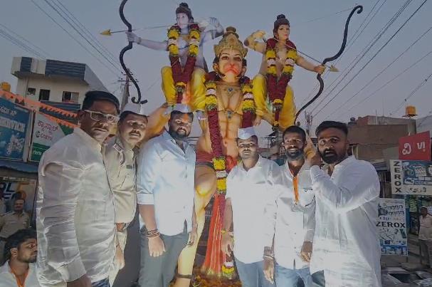 ಗೋಕಾಕದಲ್ಲಿ ಅದ್ದೂರಿಯ ಹನುಮ ಜಯಂತಿ,ಕನ್ಮನ ಸೆಳೆದ ರೂಪಕಗಳು.