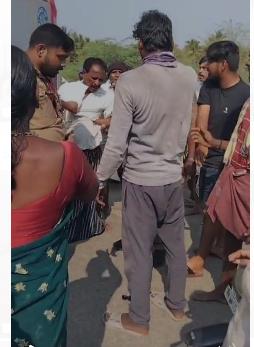 ಕೈ ತೋರಿದರು ಬಸ್ ನಿಲ್ಲಿಸದ ಚಾಲಕನ ಮೇಲೆ ಮಚ್ಚಿನಿಂದ ಹಲ್ಲೆ
