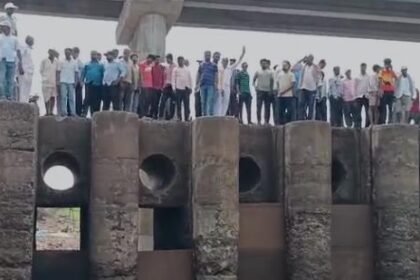 ಚಿಕ್ಕೋಡಿ -ದೂಧಗಂಗಾ ನದಿಗೆ ನೀರು ಬಿಡುಗಡೆ ಆಗ್ರಹಿಸಿ ಪ್ರತಿಭಟನೆ