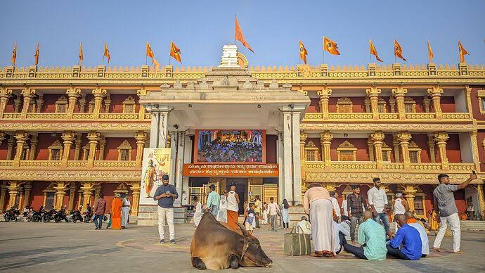 ಉಗ್ರರ ದಾಳಿಗೆ ಬಲಿಯಾದ ಕನ್ನಡಿಗರಿಗೆ ಮಂತ್ರಾಲಯ ಮಠದಿಂದ 1 ಲಕ್ಷ ರೂ. ಪರಿಹಾರ ಘೋಷಣೆ 