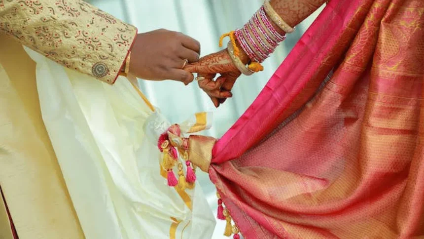 ಮಗಳ ಮದುವೆಗೂ ಮುನ್ನ ಭಾವಿ ಅಳಿಯನ ಜತೆ ಪರಾರಿಯಾದ ಅತ್ತೆ