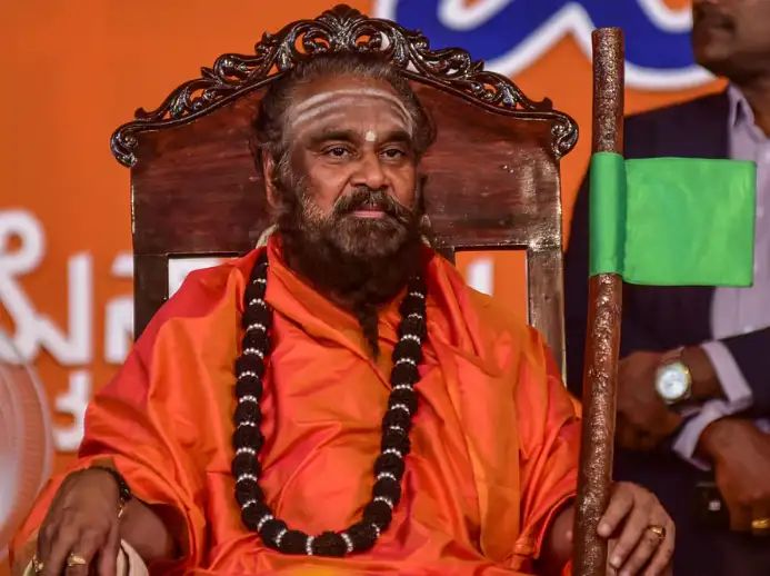 ಜಾತಿ ಗಣತಿ ಮಾಡಲು ಅಧಿಕಾರ ಕೊಟ್ಟಿದ್ದು ಯಾರು : ರಂಭಾಪುರಿ ಪೀಠದ ಶ್ರೀಗಳ ಆಕ್ರೋಶ 