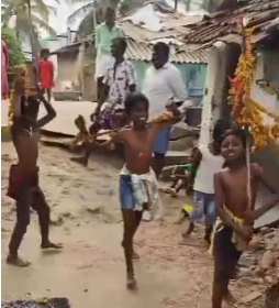 ವೈ ಕೆ ಮೋಳೆ ಗ್ರಾಮದಲ್ಲಿ ಮಕ್ಕಳ ಮನರಂಜನೆಯ ಕೊಂಡೋತ್ಸವ