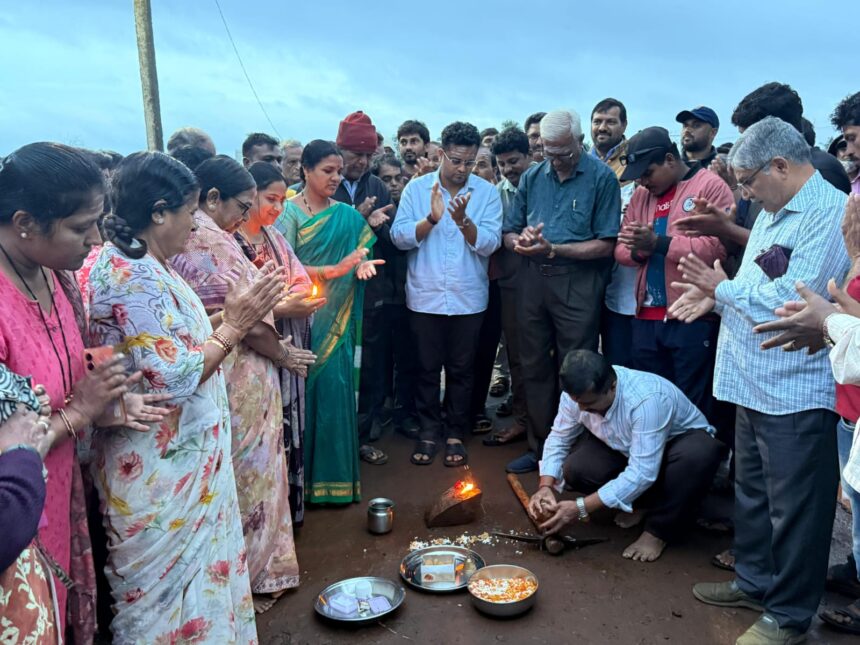 ರಸ್ತೆ ಕಾಮಗಾರಿಗೆ ಭೂಮಿ ಪೂಜೆ ರಸ್ತೆ ಕಾಮಗಾರಿಗೆ ಭೂಮಿ ಪೂಜೆ