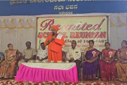 ಕಲಿಸಿದ ಗುರಗಳಿಗೆ ಗುರುವಂದನೆ ಅರ್ಪಿಸಿದ್ದು ಶ್ಲಾಘನೀಯ: ಗುರುಸಿದ್ಧ ಶ್ರೀ