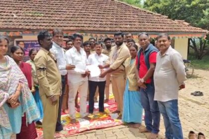 Mk ಹುಬ್ಬಳ್ಳಿ ಪಟ್ಟಣ ಪಂಚಾಯಿತಿ ಪೌರಕಾರ್ಮಿಕರಿಂದ ವಿವಿಧ ಬೇಡಿಕೆಗಳ ಈಡೇರಿಕೆಗೆ ಒತ್ತಾಯಿಸಿ ಪ್ರತಿಭಟನೆ