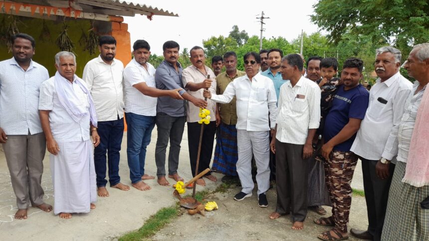 ಜೆಜೆಎಂ ಕಾಮಗಾರಿಗೆ ಶಾಸಕ ಎಂ.ಟಿ. ಕೃಷ್ಣಪ್ಪ ಚಾಲನೆ ಜೆಜೆಎಂ ಕಾಮಗಾರಿಗೆ ಶಾಸಕ ಎಂ.ಟಿ. ಕೃಷ್ಣಪ್ಪ ಚಾಲನೆ