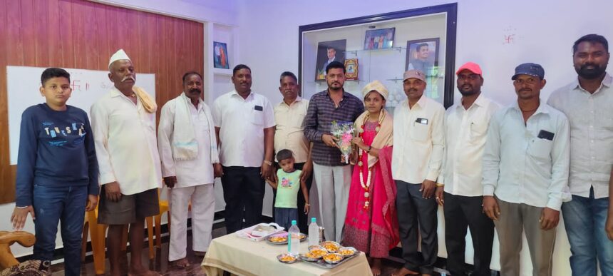 ಯಮಕನಮರಡಿ ಕ್ಷೇತ್ರದ ಮನಗುತ್ತಿ ಗ್ರಾಮದ ಸ್ನೇಹಾ ಸಿದ್ದಪ್ಪ ಪೂಜಾರಿ ವಿದ್ಯಾರ್ಥಿನಿಗೆ ಸತ್ಕಾರ ಯಮಕನಮರಡಿ ಕ್ಷೇತ್ರದ ಮನಗುತ್ತಿ ಗ್ರಾಮದ ಸ್ನೇಹಾ ಸಿದ್ದಪ್ಪ ಪೂಜಾರಿ ವಿದ್ಯಾರ್ಥಿನಿಗೆ ಸತ್ಕಾರ