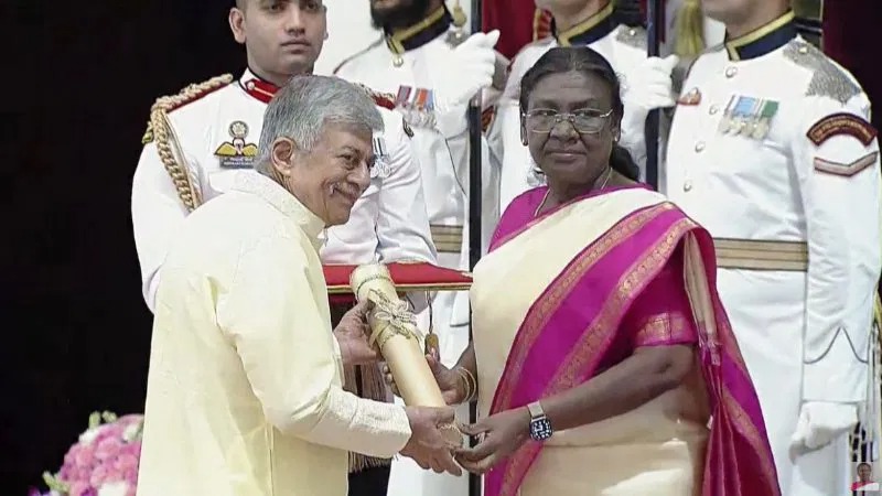 ಹಿರಿಯ ನಟ ಅನಂತನಾಗ್ ಗೆ ಪದ್ಮ ಭೂಷಣ ಪ್ರಶಸ್ತಿ ಪ್ರದಾನ ಹಿರಿಯ ನಟ ಅನಂತನಾಗ್ ಗೆ ಪದ್ಮ ಭೂಷಣ ಪ್ರಶಸ್ತಿ ಪ್ರದಾನ