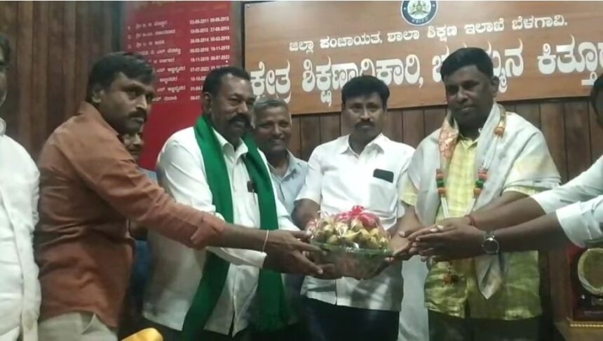 ಕಿತ್ತೂರು ಪಟ್ಟಣ ಪಂಚಾಯಿತಿ ಸದಸ್ಯರಿಂದ ಕ್ಷೇತ್ರ ಶಿಕ್ಷಣಾಧಿಕಾರಿಗಳಿಗೆ ಸನ್ಮಾನ ಕಿತ್ತೂರು ಪಟ್ಟಣ ಪಂಚಾಯಿತಿ ಸದಸ್ಯರಿಂದ ಕ್ಷೇತ್ರ ಶಿಕ್ಷಣಾಧಿಕಾರಿಗಳಿಗೆ ಸನ್ಮಾನ