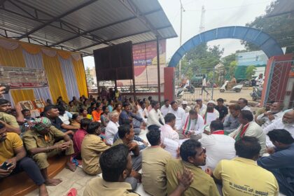 ಇಳಕಲ್ : ಪೌರ ನೌಕರರ ಅನಿರ್ದಿಷ್ಟ ಕಾಲ ಮುಷ್ಕರಕ್ಕೆ ಬೆಂಬಲ