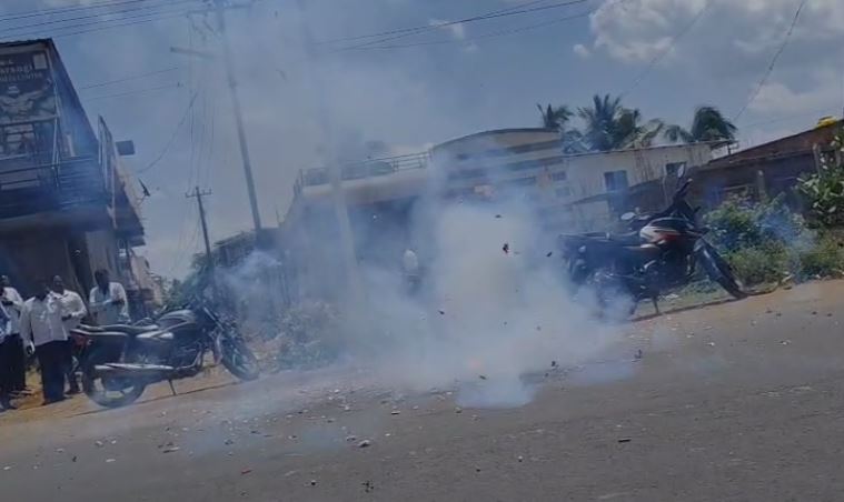 ಆಪರೇಷನ್ ಸಿಂಧೂರ ದಾಳಿ:ಸೋಫಿಯಾ ಖುರೇಶಿ ಮಾವನ ಮುಂದೆ ಸಂಭ್ರಮಾಚರಣೆ ಆಪರೇಷನ್ ಸಿಂಧೂರ ದಾಳಿ:ಸೋಫಿಯಾ ಖುರೇಶಿ ಮಾವನ ಮುಂದೆ ಸಂಭ್ರಮಾಚರಣೆ