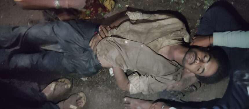 ಸಿಡಿಲು ಬಡಿದು ಇಬ್ಬರು ಸಾವು ಸಿಡಿಲು ಬಡಿದು ಇಬ್ಬರು ಸಾವು