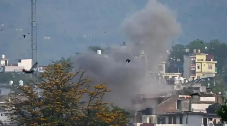 ಪಾಕ್ ದಾಳಿಯಲ್ಲಿ ಭಾರತೀಯ ಅಧಿಕಾರಿ ಸಾವು : ಮುಖ್ಯಮಂತ್ರಿ ಸಂತಾಪ ಪಾಕ್ ದಾಳಿಯಲ್ಲಿ ಭಾರತೀಯ ಅಧಿಕಾರಿ ಸಾವು : ಮುಖ್ಯಮಂತ್ರಿ ಸಂತಾಪ