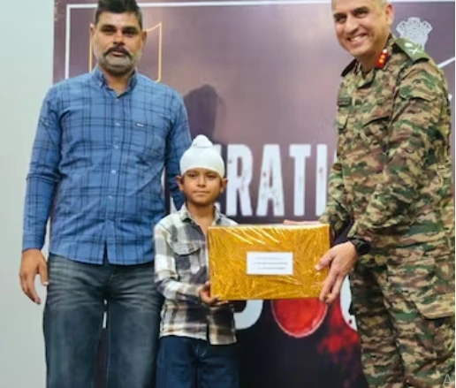 ‘ಆಪರೇಷನ್ ಸಿಂಧೂ‌’ ವೇಳೆ ಭಾರತೀಯ ಯೋಧರಿಗೆ ಹಾಲು, ಲಸ್ಸಿ  ನೀಡಿದ ಬಾಲಕನನ್ನು ಸನ್ಮಾನಿಸಿದ ಸೇನೆ
