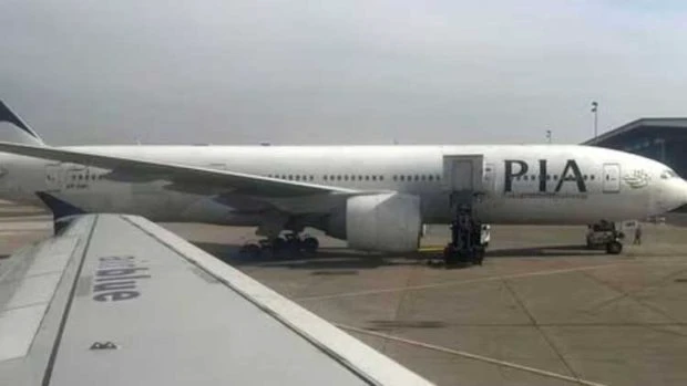 ಭಾರತದ ದಾಳಿಗೆ ಬೆದರಿ ವಾಯುವದೇಶವನ್ನೇ ಬಂದ್ ಮಾಡಿದ ಪಾಕ್ ಭಾರತದ ದಾಳಿಗೆ ಬೆದರಿ ವಾಯುವದೇಶವನ್ನೇ ಬಂದ್ ಮಾಡಿದ ಪಾಕ್