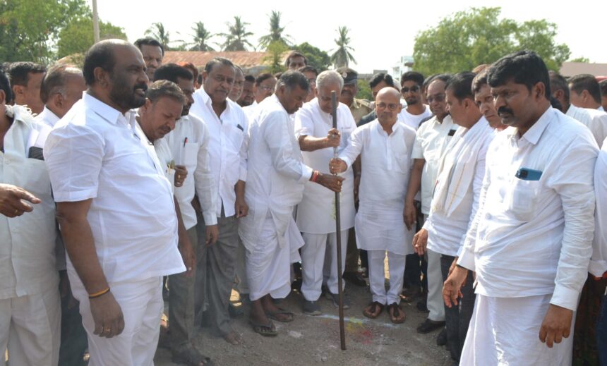 ದೋತರಬಂಡಿ ಬೆಳವಾಟ ನಾಲ್ಕು ಕೋಟಿ ರೂ ವೆಚ್ಚದ ರಸ್ತೆ ಕಾಮಗಾರಿಗೆ ಭೂಮಿ ಪೂಜೆ ದೋತರಬಂಡಿ ಬೆಳವಾಟ ನಾಲ್ಕು ಕೋಟಿ ರೂ ವೆಚ್ಚದ ರಸ್ತೆ ಕಾಮಗಾರಿಗೆ ಭೂಮಿ ಪೂಜೆ