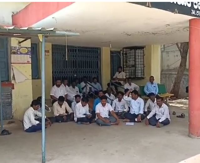 ಬುದ್ಧ ಪೂರ್ಣಿಮಾ ಪ್ರಯುಕ್ತ ಸರ್ಕಾರದ ಆದೇಶ ಗಾಳಿಗೆ ತೂರಿದ ತಹಸೀಲ್ದಾರ್ ಕಾರ್ಯಾಲಯ ಬುದ್ಧ ಪೂರ್ಣಿಮಾ ಪ್ರಯುಕ್ತ ಸರ್ಕಾರದ ಆದೇಶ ಗಾಳಿಗೆ ತೂರಿದ ತಹಸೀಲ್ದಾರ್ ಕಾರ್ಯಾಲಯ