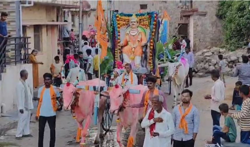 ಅದ್ದೂರಿಯಾಗಿ ಬಸವ ಜಯಂತಿ ಆಚರಣೆ ಅದ್ದೂರಿಯಾಗಿ ಬಸವ ಜಯಂತಿ ಆಚರಣೆ