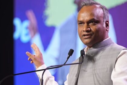 ಬಾಬಾ ಸಾಹೇಬರ ಸೋಲಿಗೆ ಕಾರಣ ತಿಳಿಯಲು ಬಿಜೆಪಿ ನಾಯಕರು ದೆಹಲಿಗೆ ಹೋಗಲಿ : ಸಚಿವ ಪ್ರಿಯಾಂಕ್ ಖರ್ಗೆ