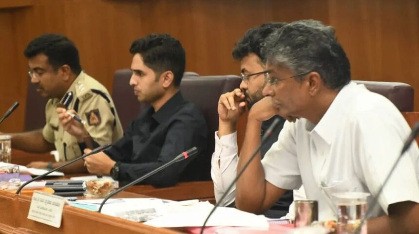 ಸುವರ್ಣ ಸೌಧದಲ್ಲಿ 2024-25 ನೇ ಸಾಲಿನ ನಾಲ್ಕನೇ ತ್ರೈಮಾಸಿಕ ಕೆ.ಡಿ.ಪಿ. ಪ್ರಗತಿ ಪರಿಶೀಲನಾ ಸಭೆಯನ್ನು ನಡೆಸಿದರು. ಸುವರ್ಣ ಸೌಧದಲ್ಲಿ 2024-25 ನೇ ಸಾಲಿನ ನಾಲ್ಕನೇ ತ್ರೈಮಾಸಿಕ ಕೆ.ಡಿ.ಪಿ. ಪ್ರಗತಿ ಪರಿಶೀಲನಾ ಸಭೆಯನ್ನು ನಡೆಸಿದರು.