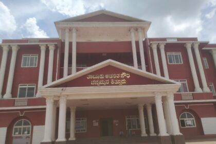 ಕಿತ್ತೂರಿನ ಆಡಳಿತ ಸೌಧದಲ್ಲಿ ಮೂರು ದಿನದಿಂದ ವಿದ್ಯುತ್ ಇಲ್ಲದೆ ಎಲ್ಲಾ ಕೆಲಸ ಬಂದ್