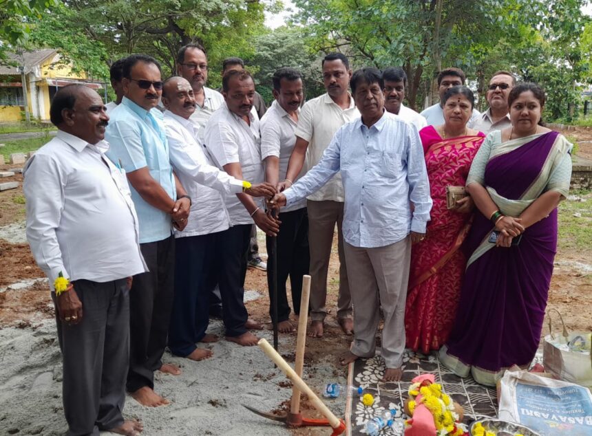 ಕೇಂದ್ರ ಪುರಸ್ಕೃತ ಅಮೃತ್ 2.0 ಯೋಜನೆಗೆ ಶಾಸಕ ಎಂ.ಟಿ.ಕೃಷ್ಣಪ್ಪ ಶಂಕುಸ್ಥಾಪನೆ ಕೇಂದ್ರ ಪುರಸ್ಕೃತ ಅಮೃತ್ 2.0 ಯೋಜನೆಗೆ ಶಾಸಕ ಎಂ.ಟಿ.ಕೃಷ್ಣಪ್ಪ ಶಂಕುಸ್ಥಾಪನೆ